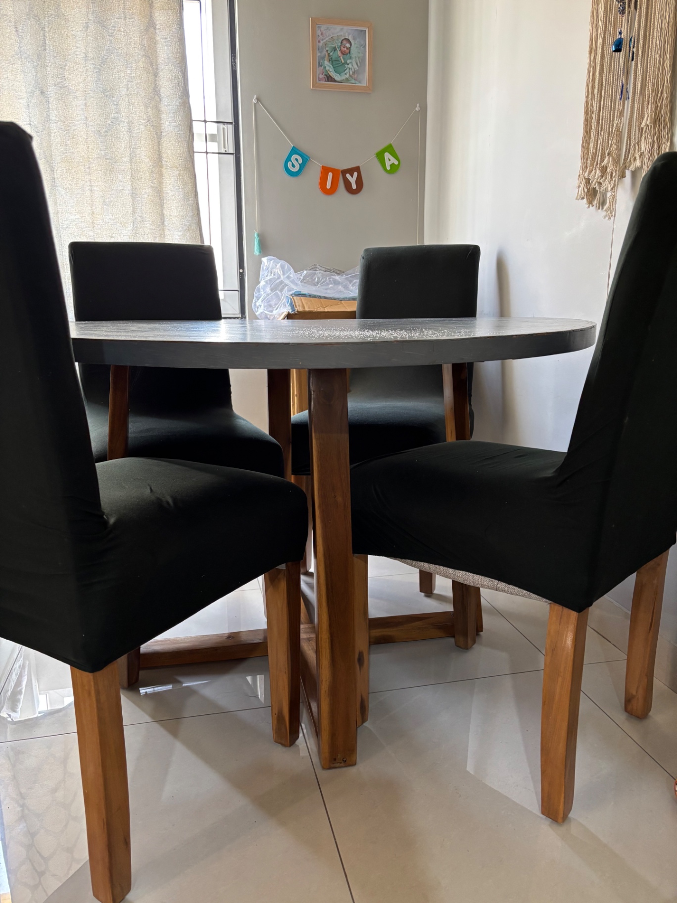 Round dining table with 4 chairs - Image 4