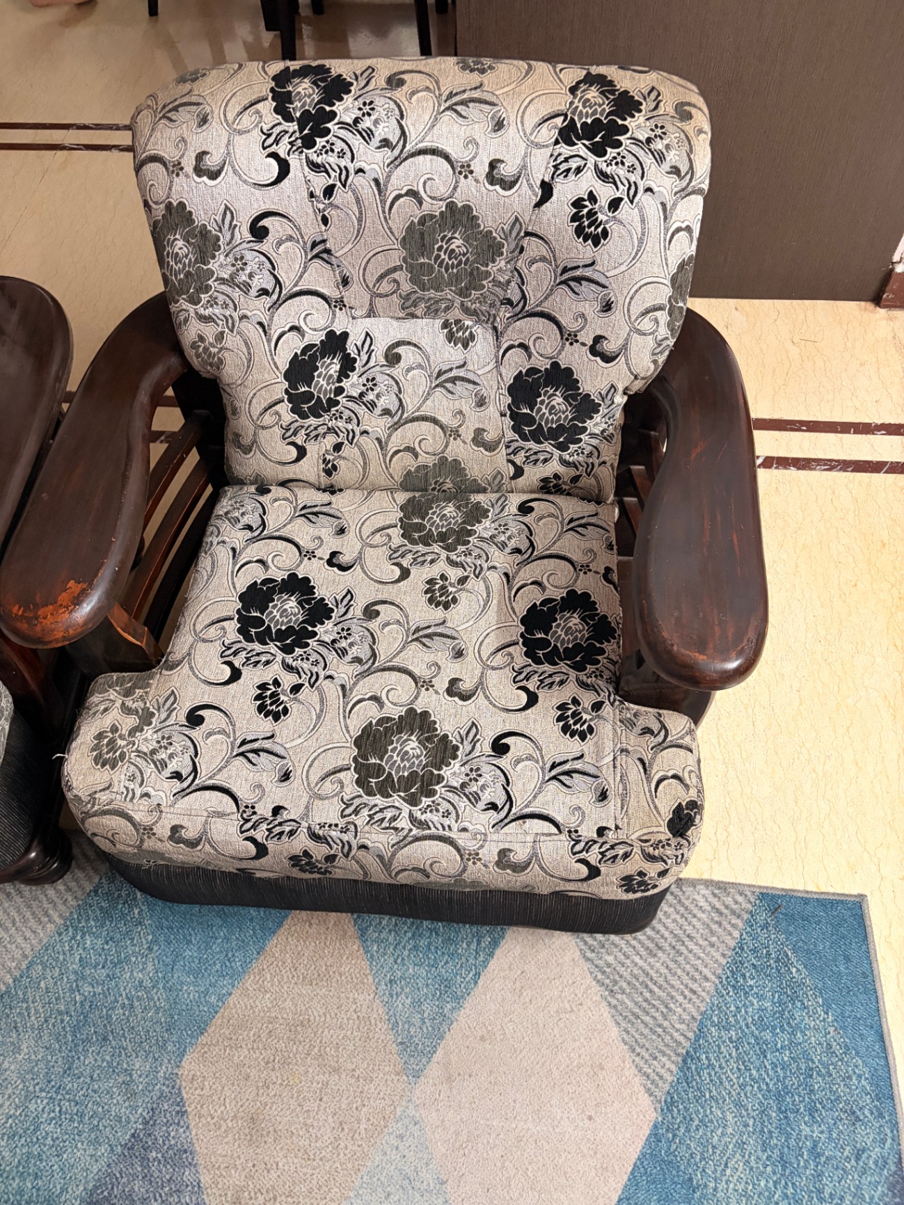 sofa set with centre table - Image 2