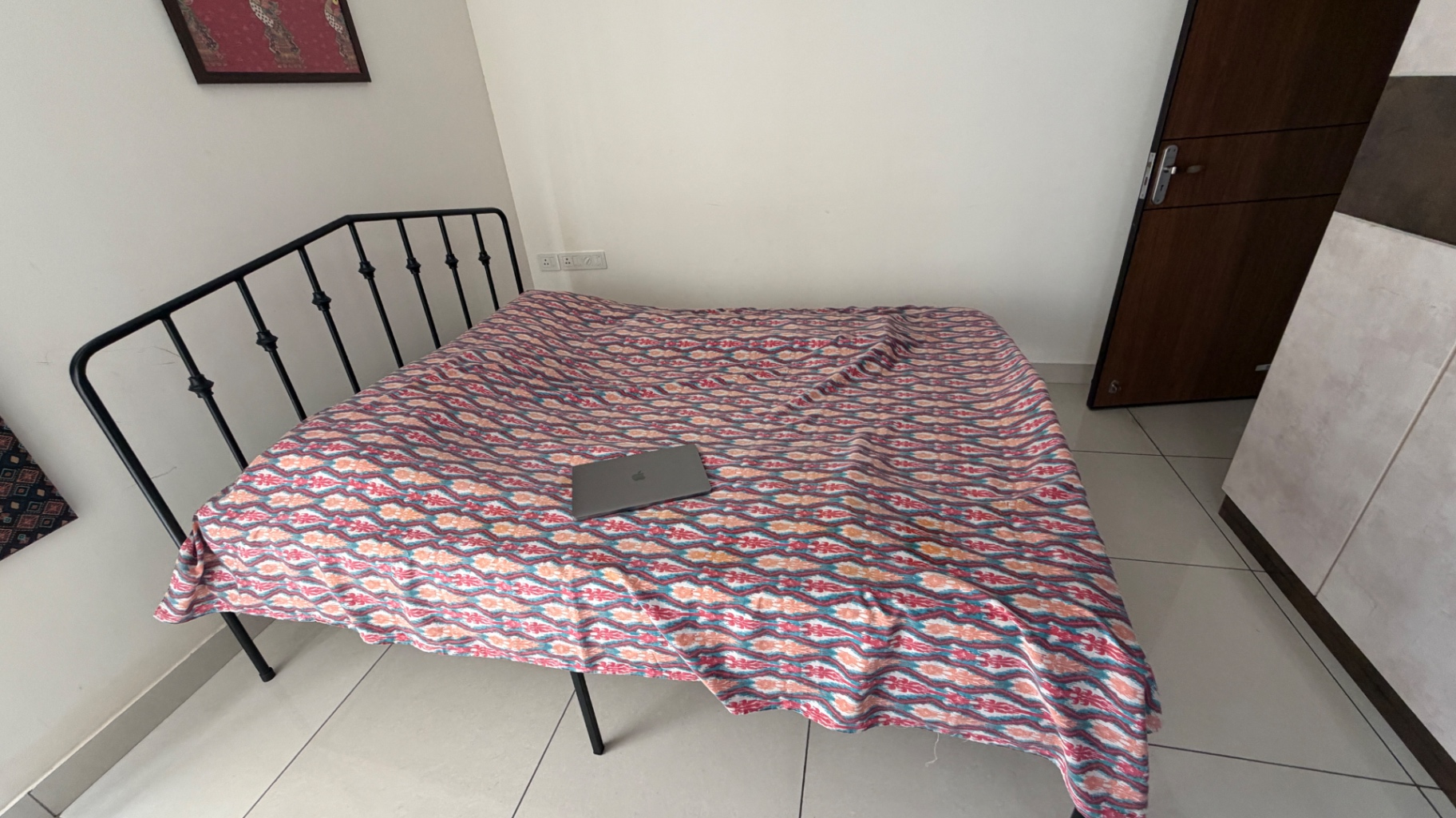 Queen size metal bed - Image 3