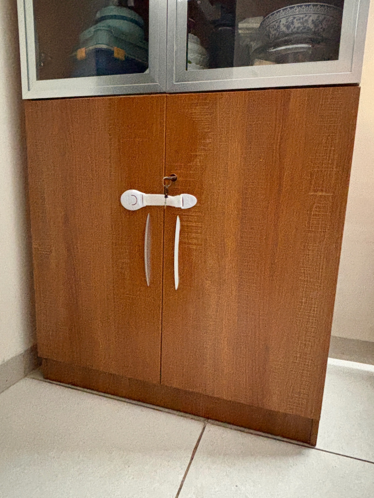 Royal Oak Crockery / Book Shelf - Image 1