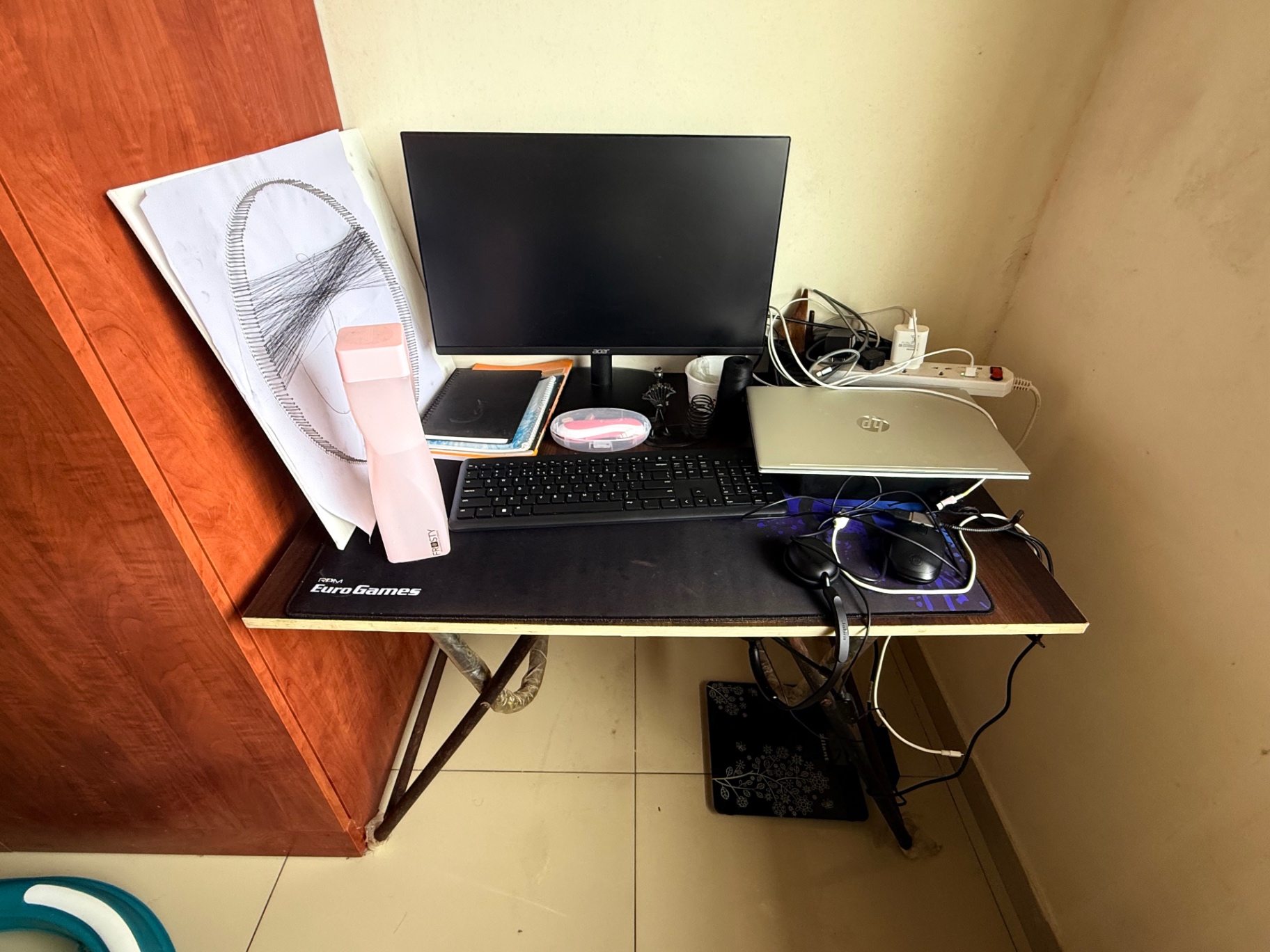 Desk and chair - Image 3