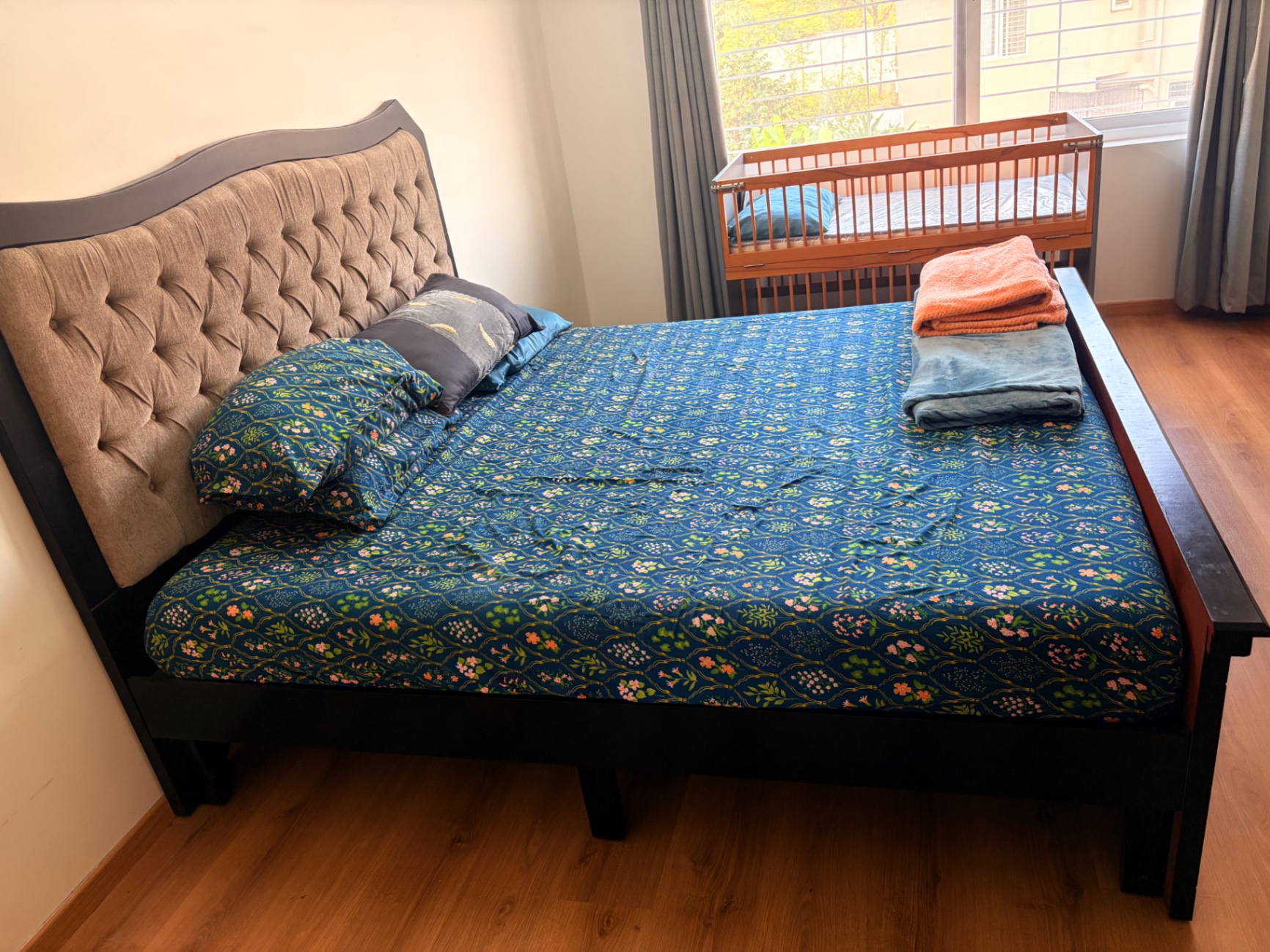 Solid wood king size bed and wakefit 8 inch Mattress - Image 3