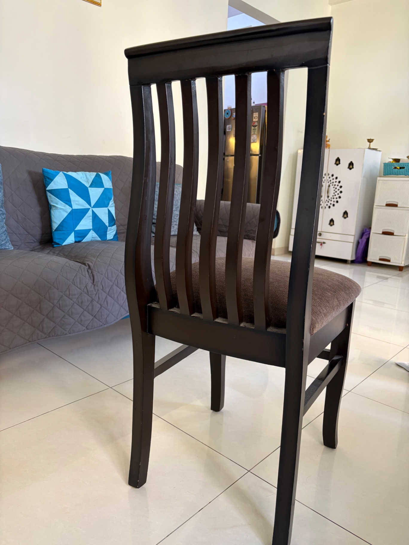 4 seater Dining table with chairs - Image 1