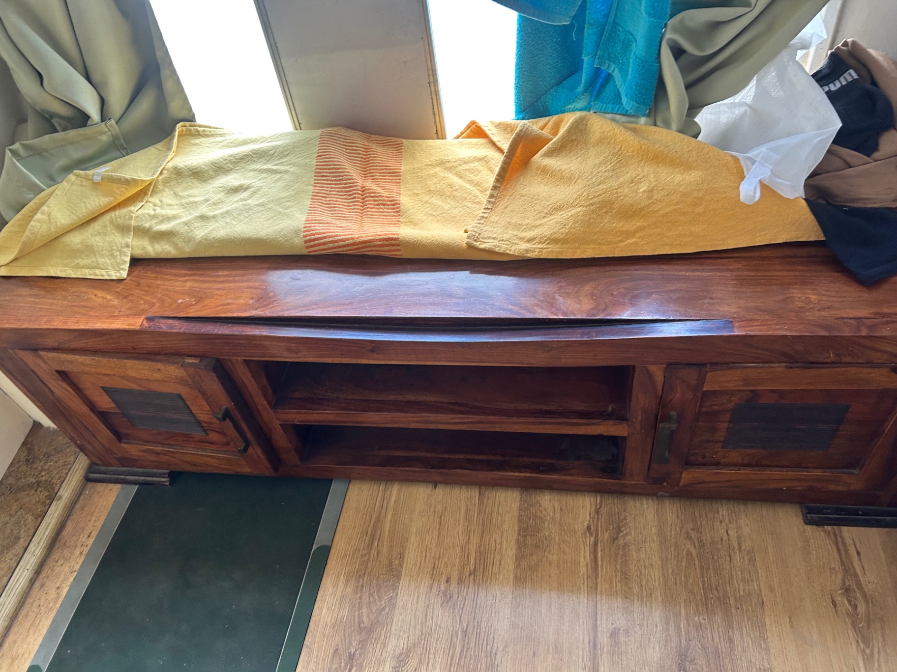 Sheesham TV stand - Image 2