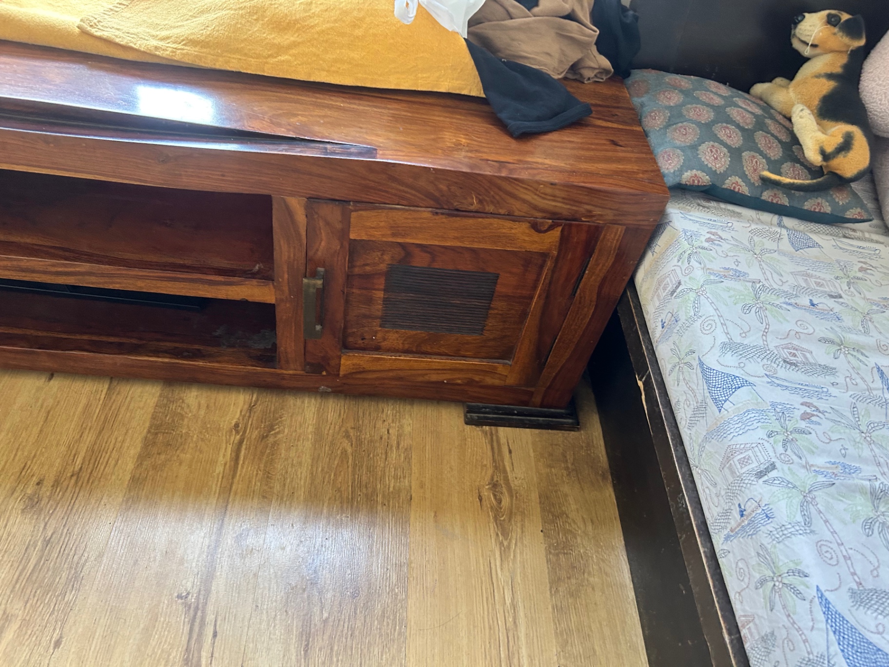 Sheesham TV stand - Image 4