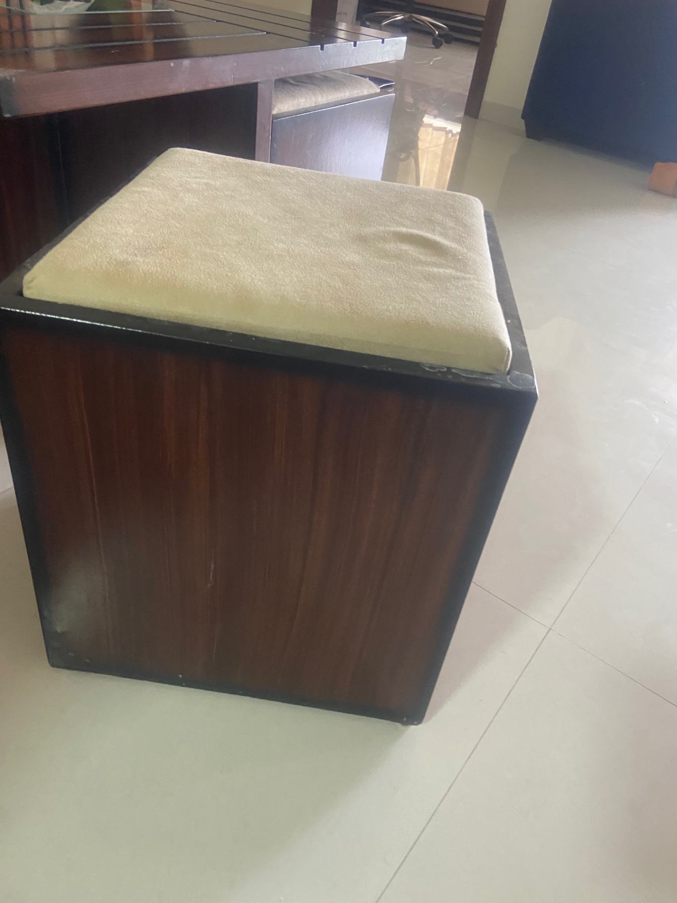 Coffee table with cushioned stools with storage  - Image 3