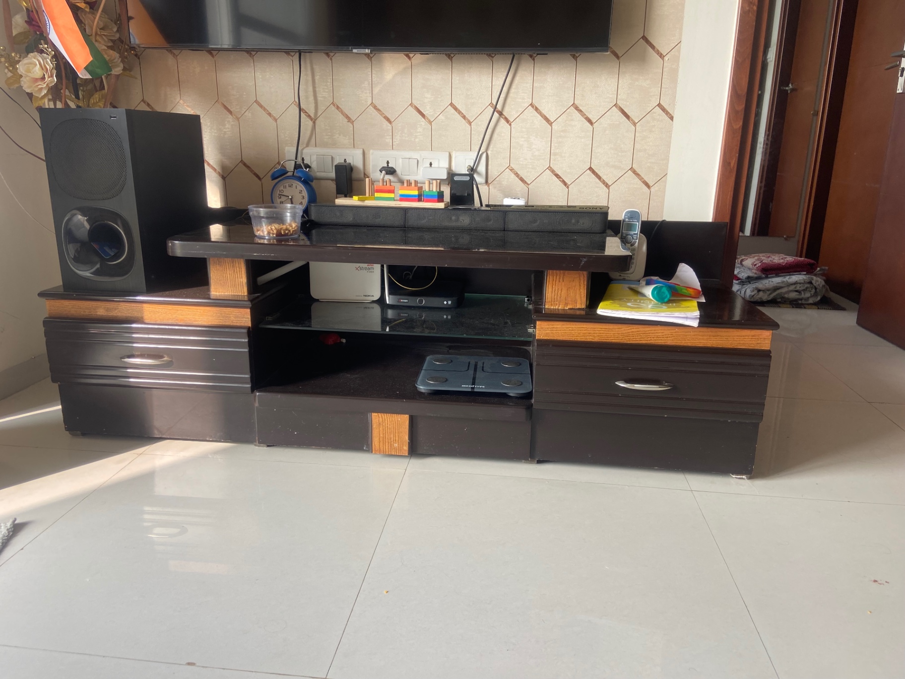 TV unit with drawers and space  - Image 4