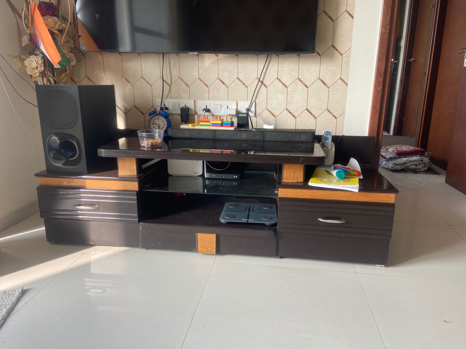 TV unit with drawers and space  - Image 1