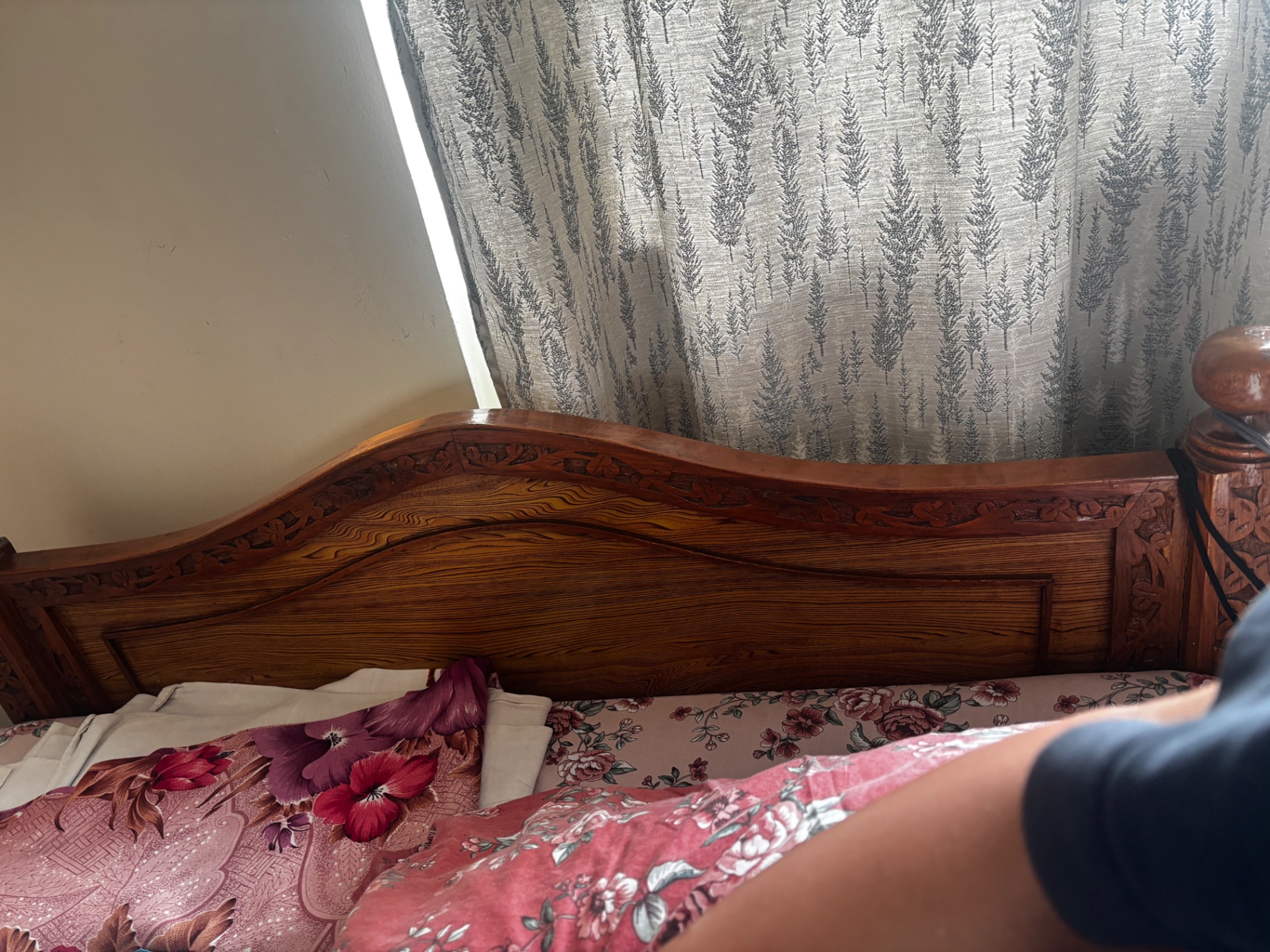 Wooden bed with wakefit mattress  - Image 4