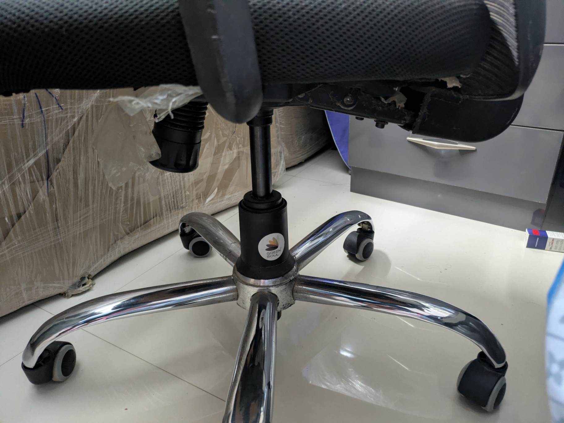 Green Soul® Crystal High-Back Mesh Office Executive Ergonomic Chair (Black) - Image 2