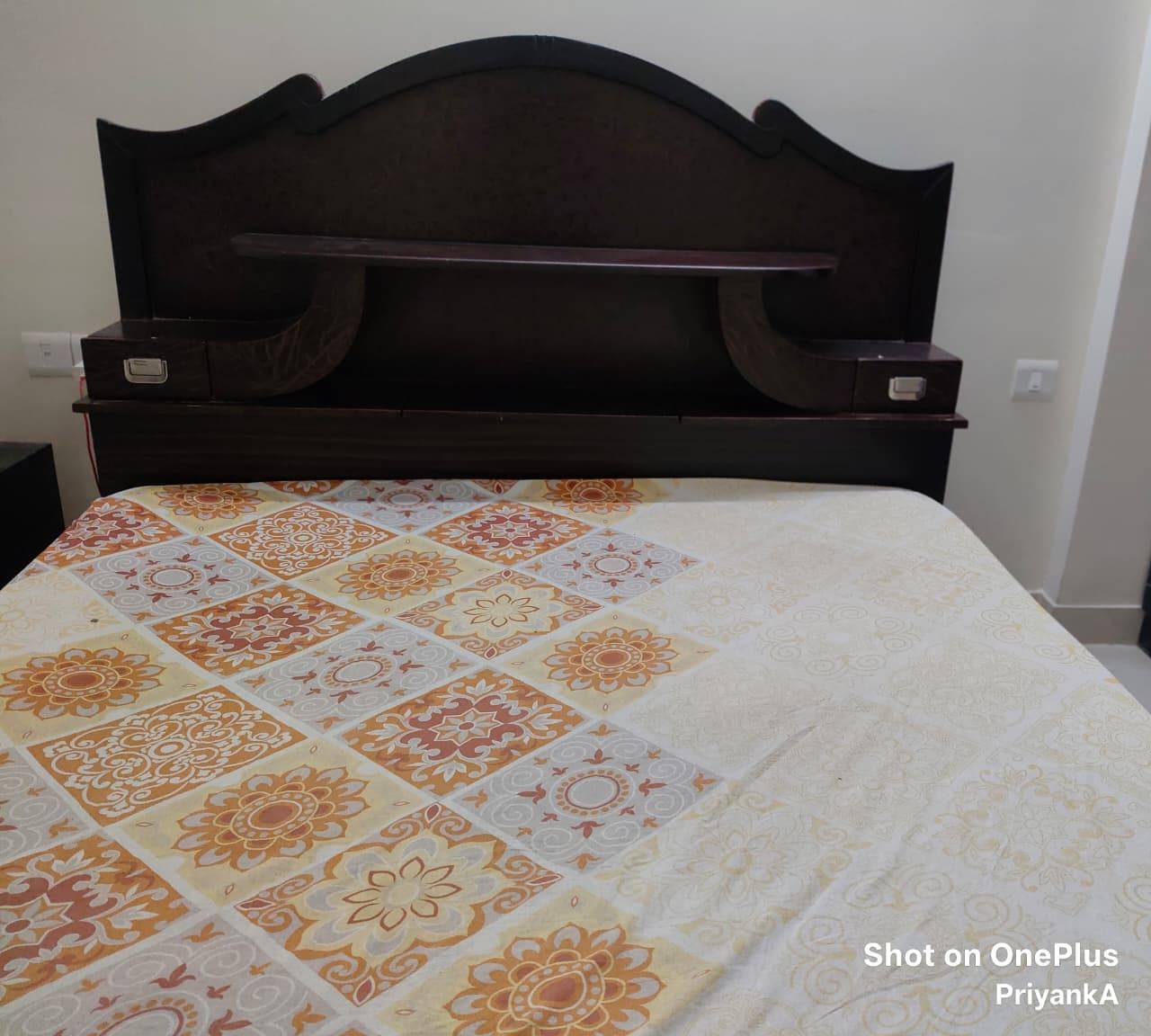 🛏️ Bed & Mattress for Sale – Queen Size - Image 7