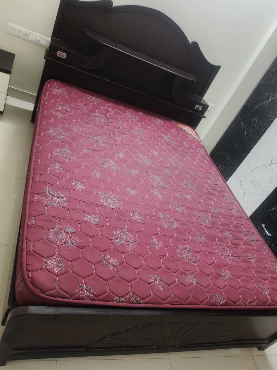 🛏️ Bed & Mattress for Sale – Queen Size - Image 4