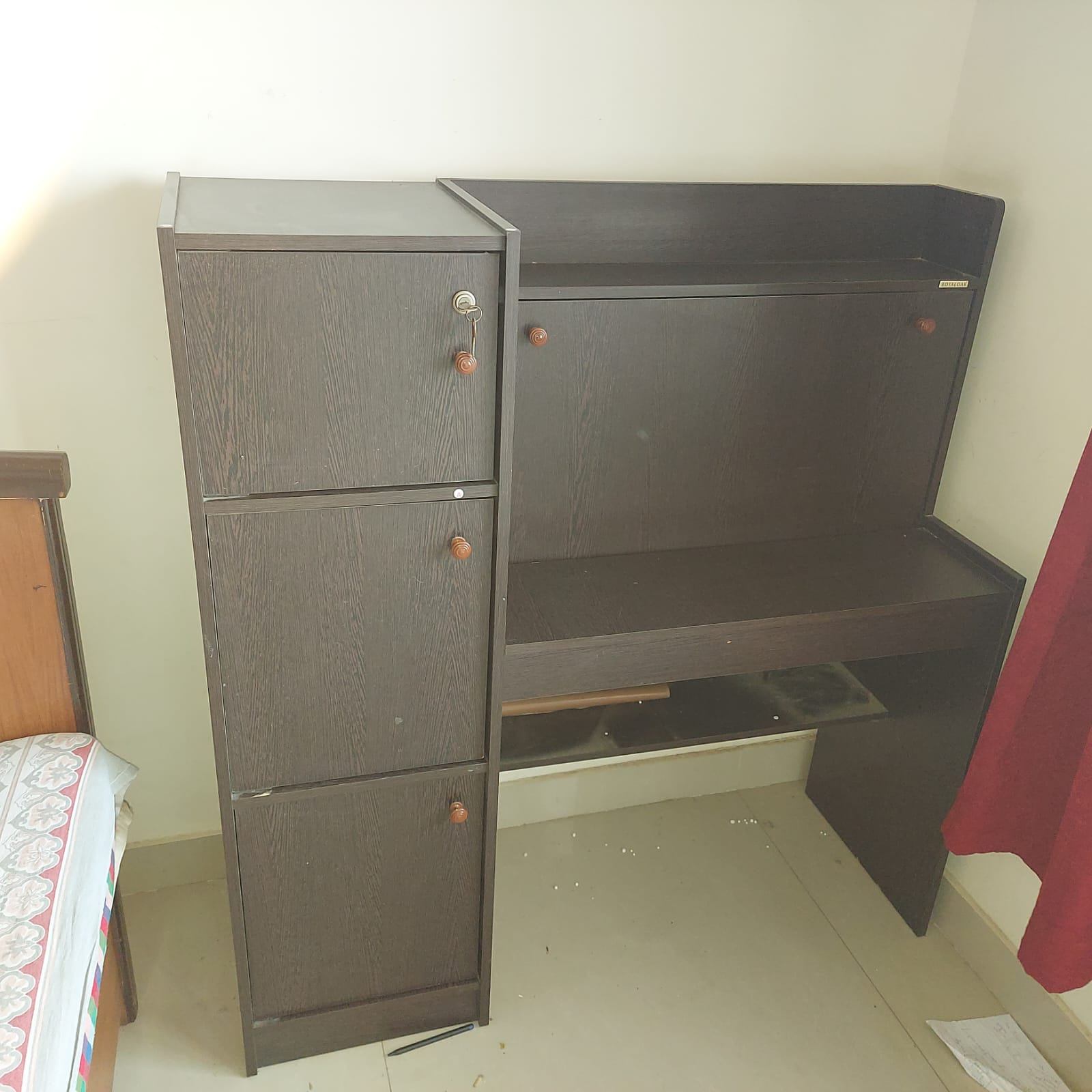 Study table - Image 2