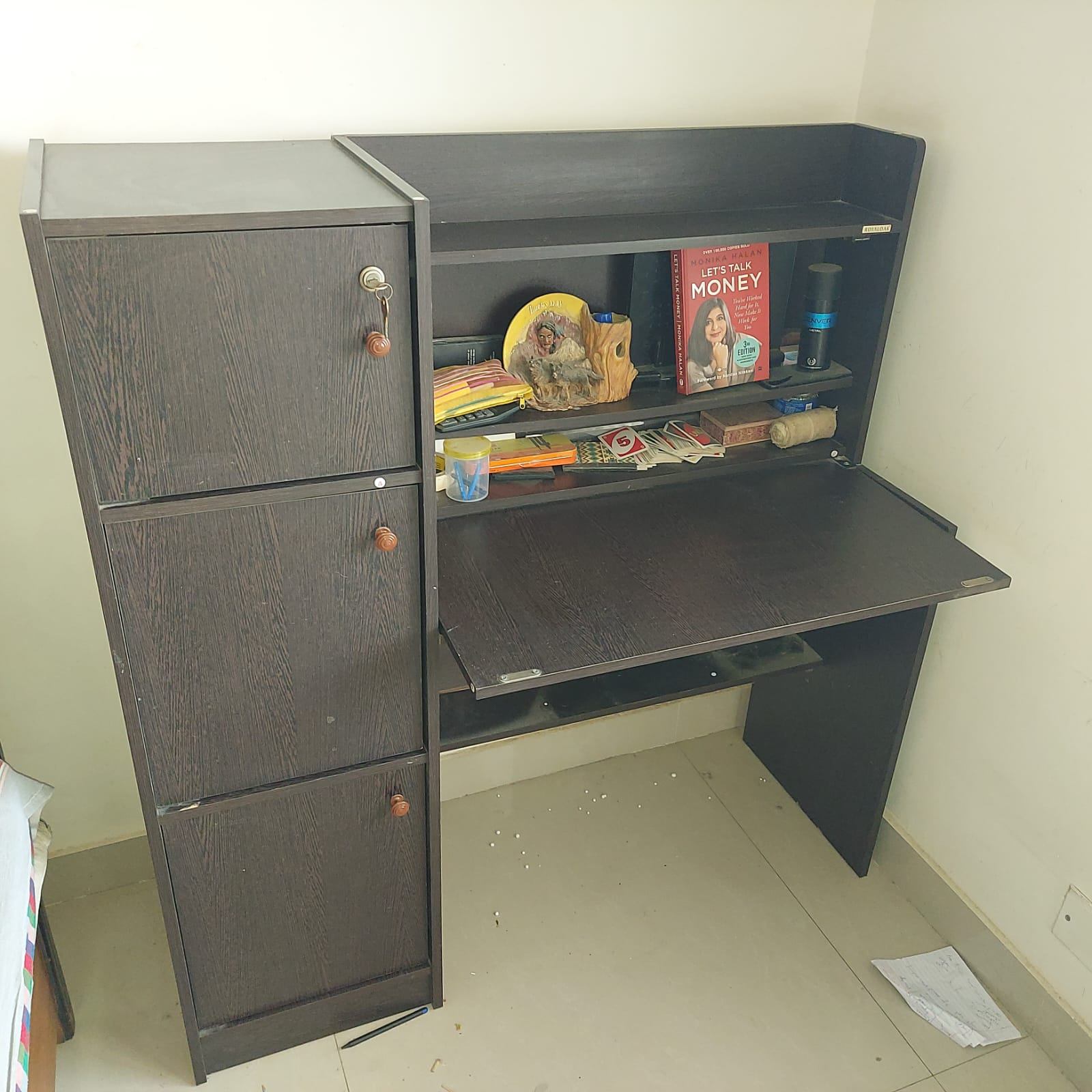 Study table - Image 1