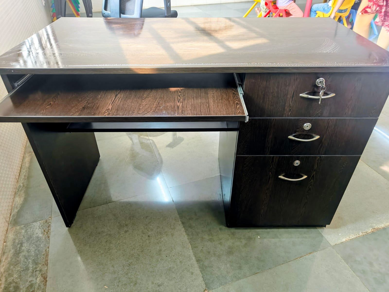 Wooden table - Image 1