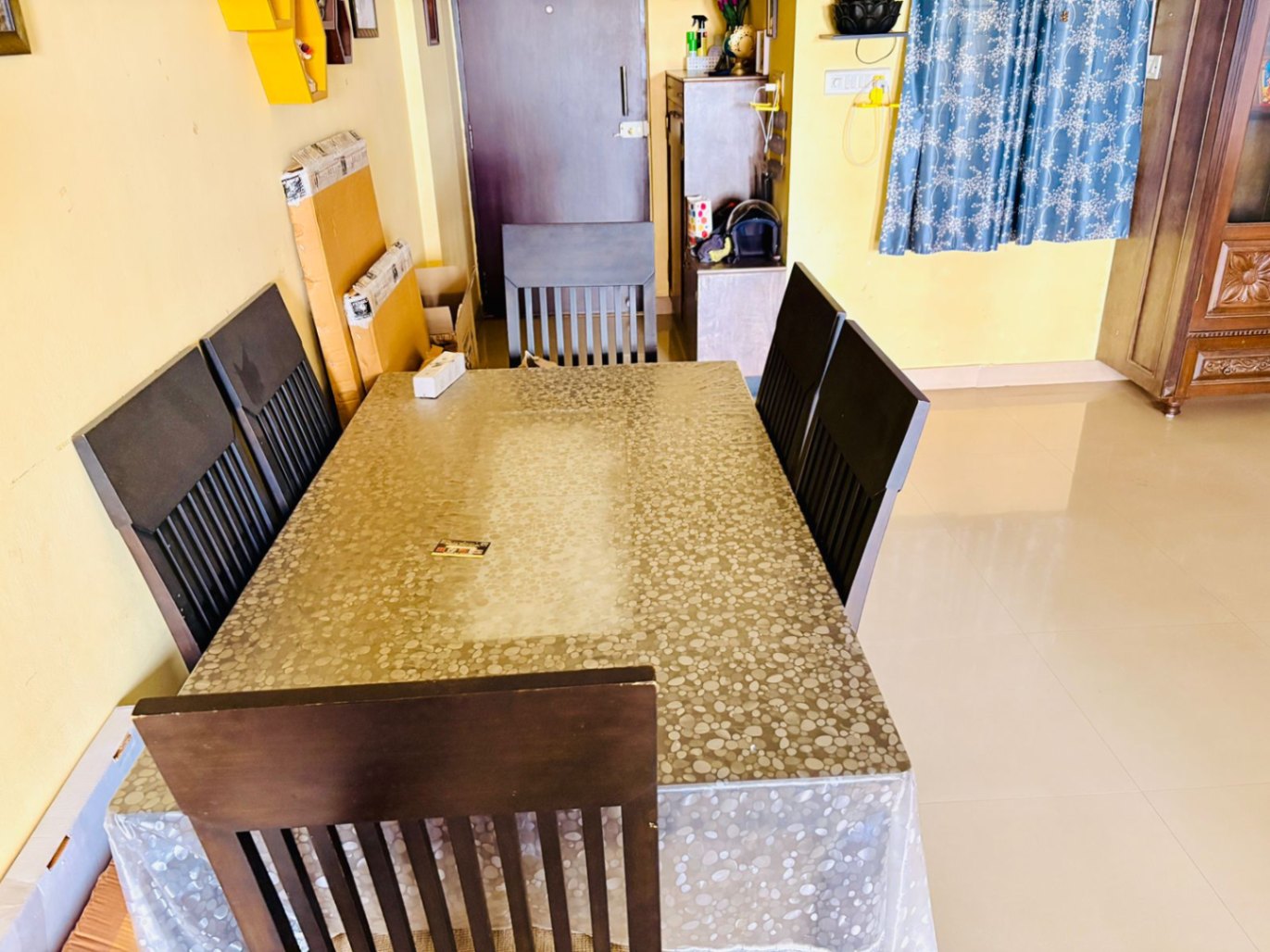 6 seater dining table for sale - Image 2