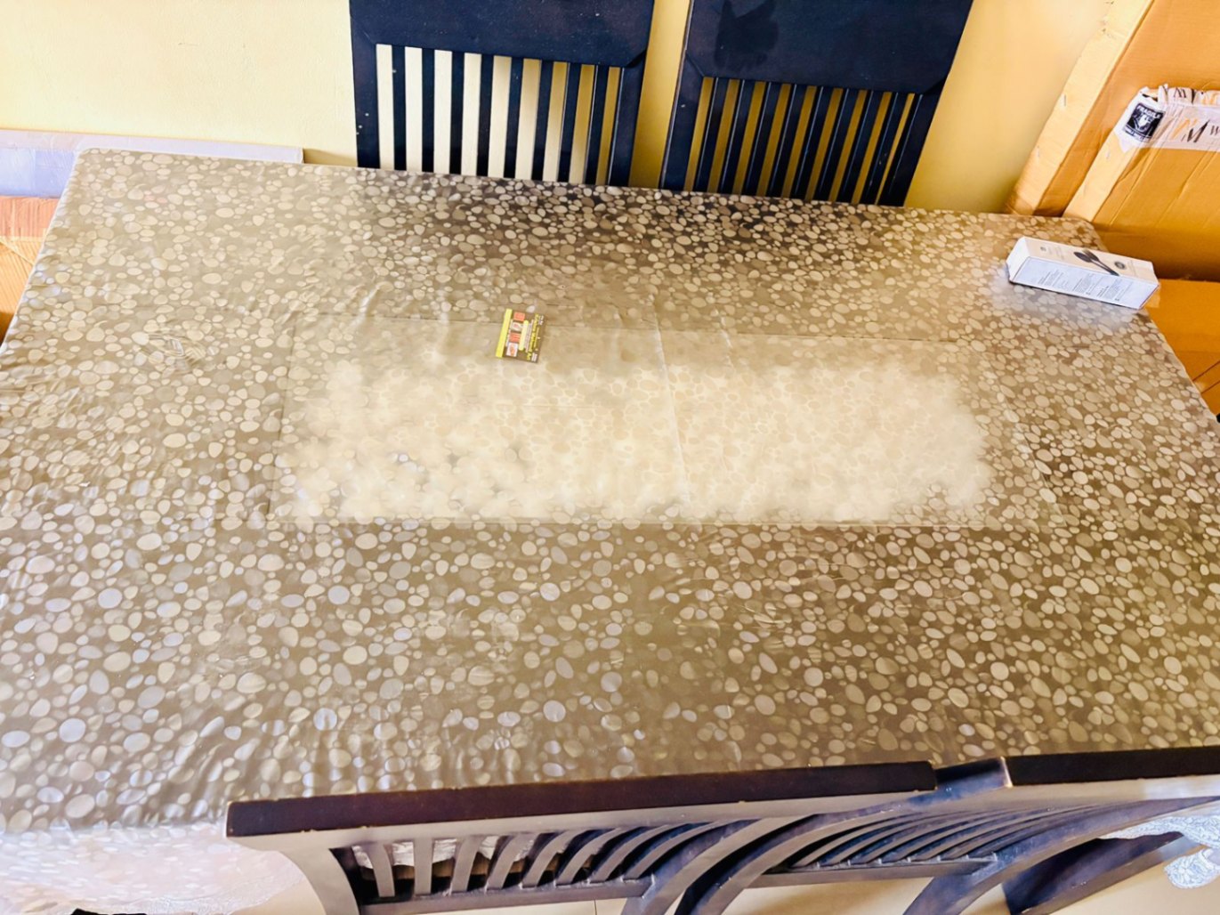 6 seater dining table for sale - Image 4