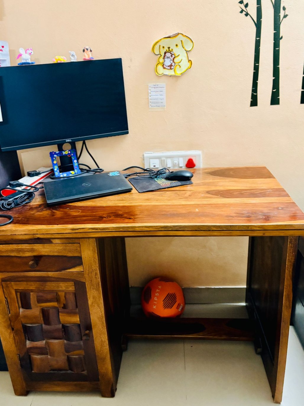 Office table and chair for sale - Image 1