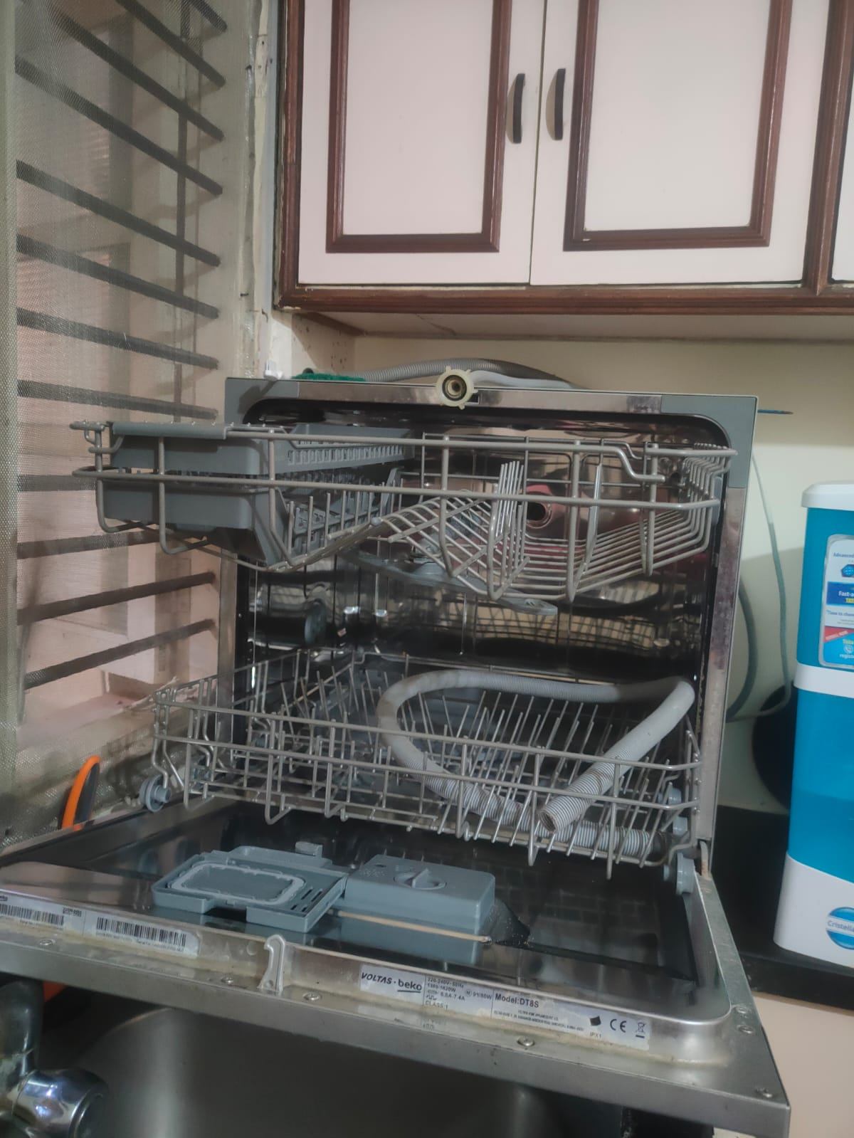 Voltas Beko 8 Place Settings Table Top Dishwasher - Image 4
