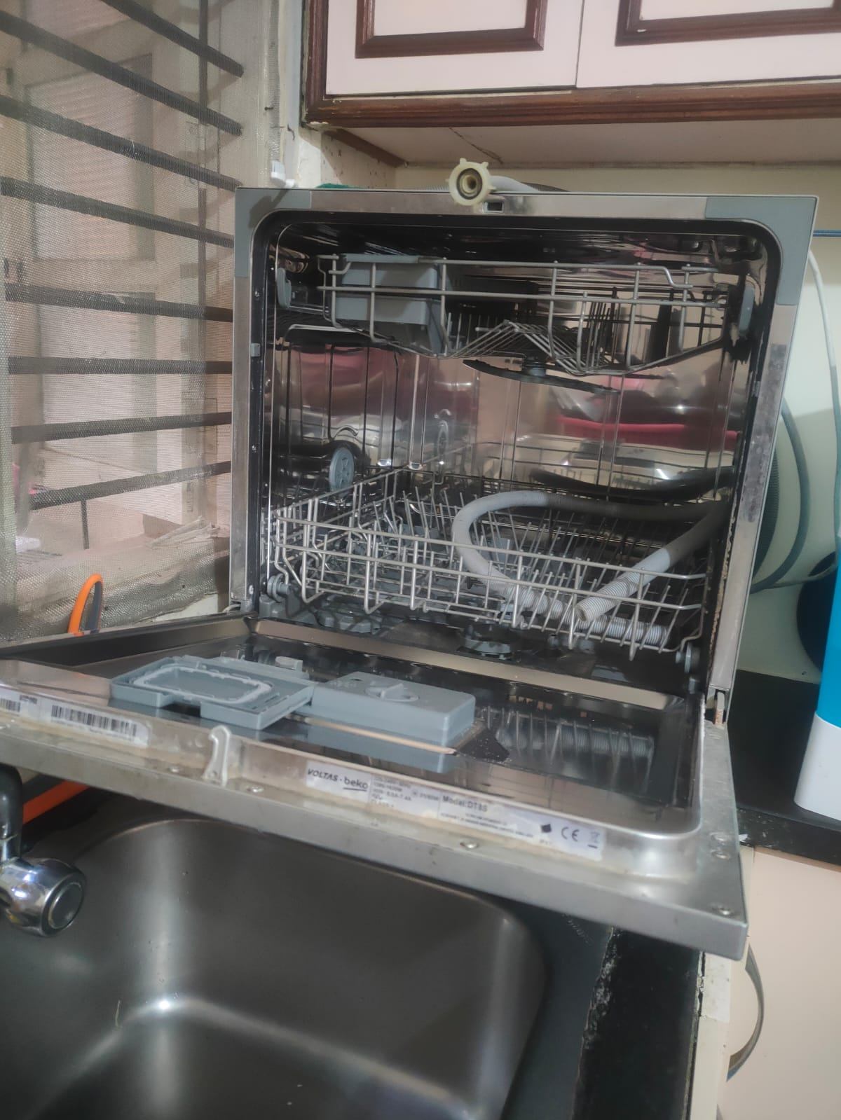 Voltas Beko 8 Place Settings Table Top Dishwasher - Image 5