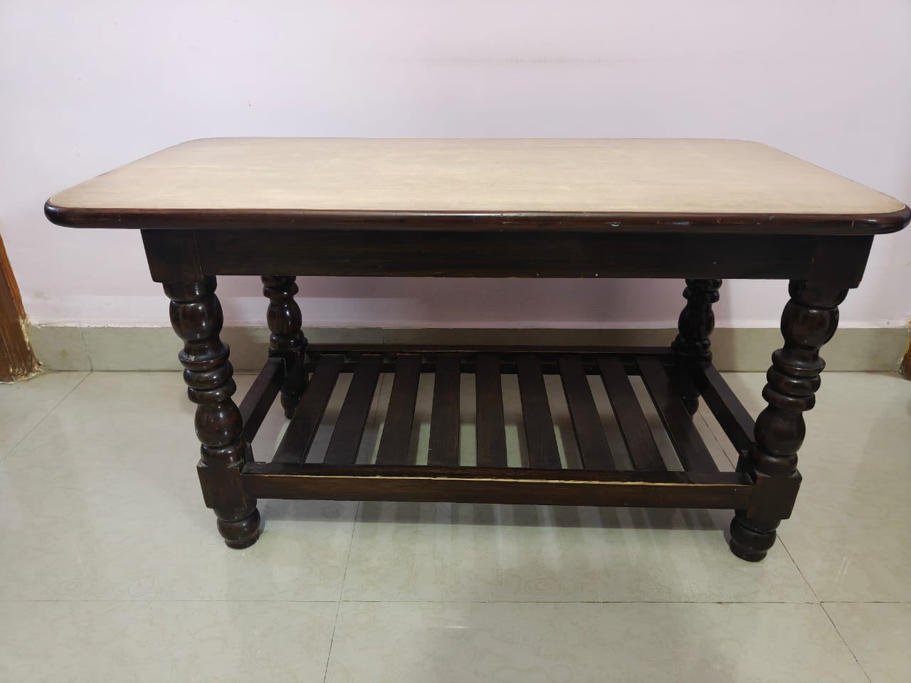 COFFEE TABLE - Image 1