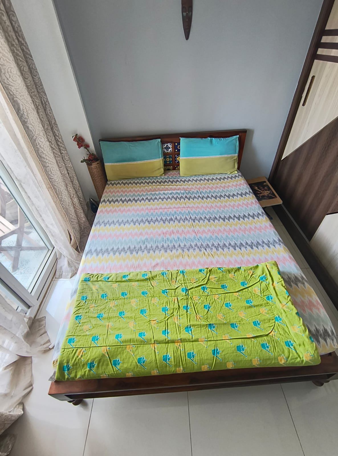 Pepperfry Siramika Solid Sheesham Queen Bed | Excellent Condition - Image 2