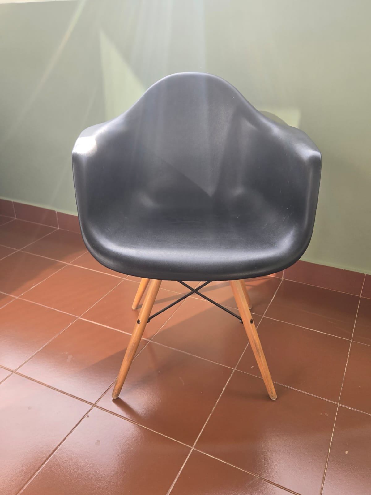Modern Designer Accent Chairs [Black] - Image 1