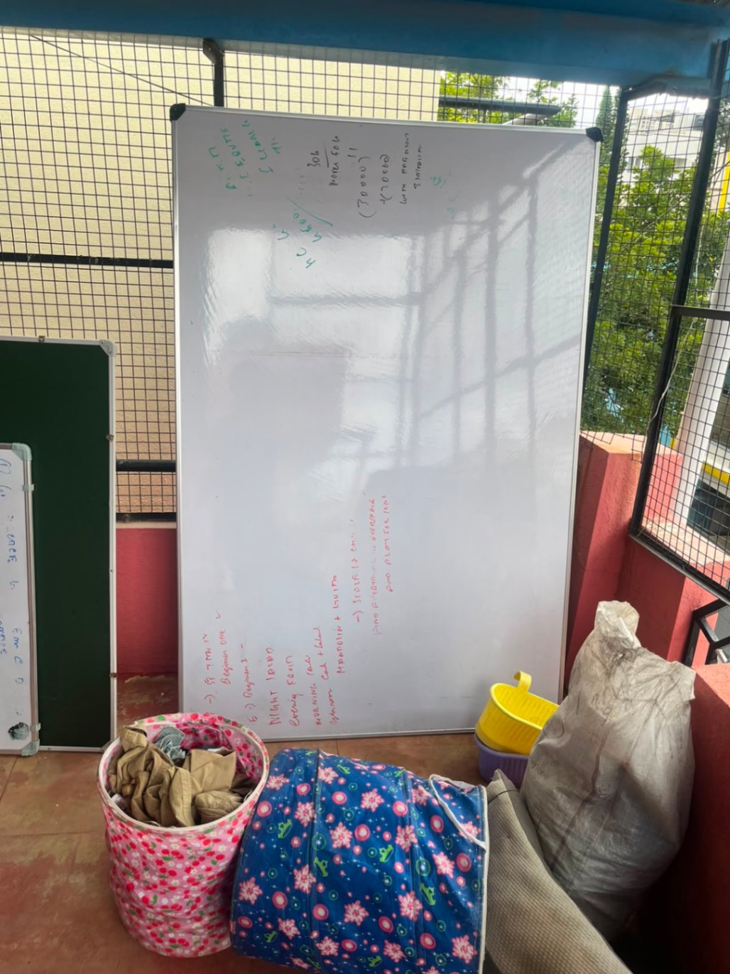 6 * 4 Feet White Board For Tution or Offie Purpose. - Image 3