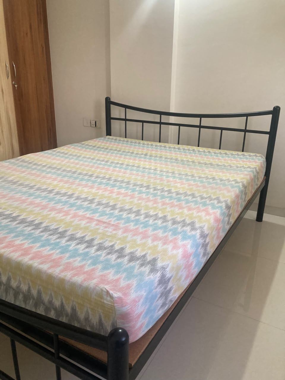 Queen Size Metal Bed Frame with Pressed Board Base - No Storage - Image 1
