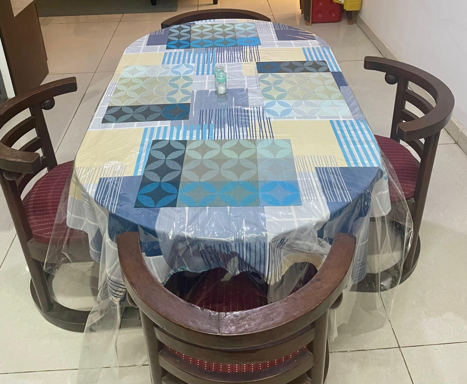 Premium 4-seater wooden dining table - Image 3