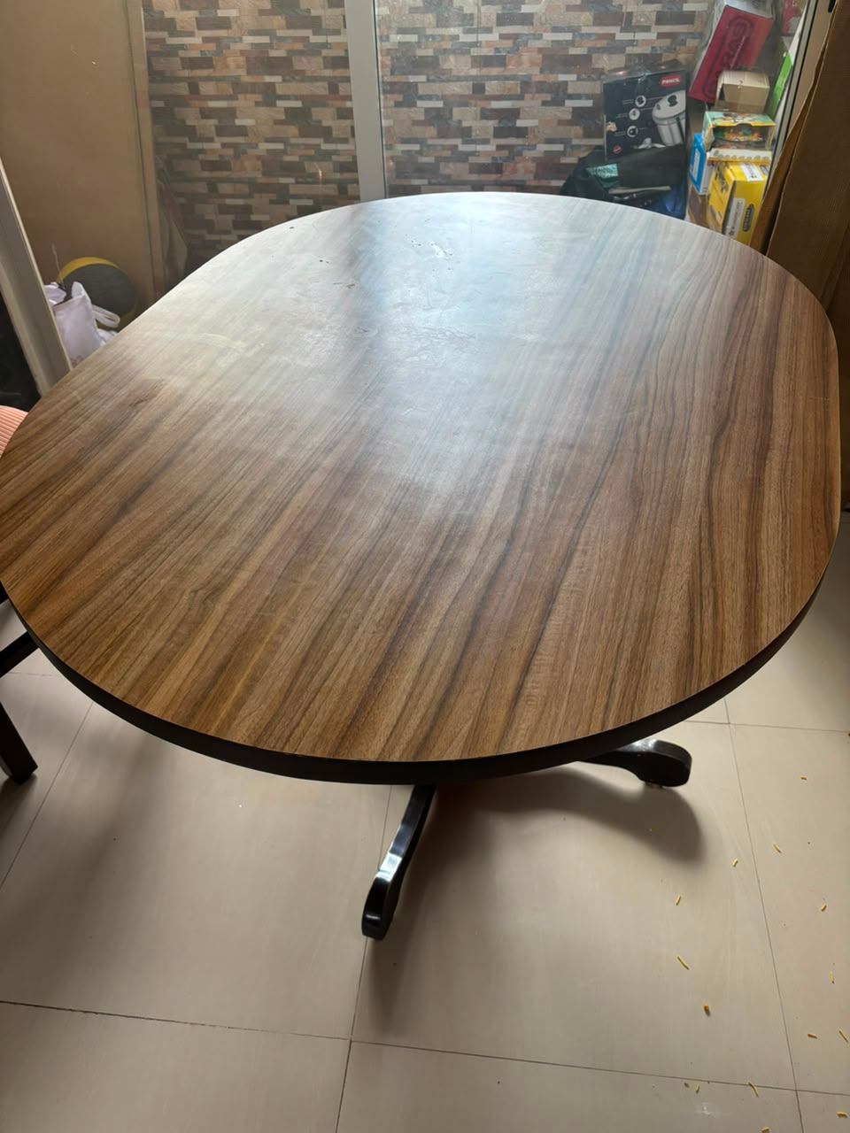 Hard wood - 4 chairs and one oval dining table - Image 3
