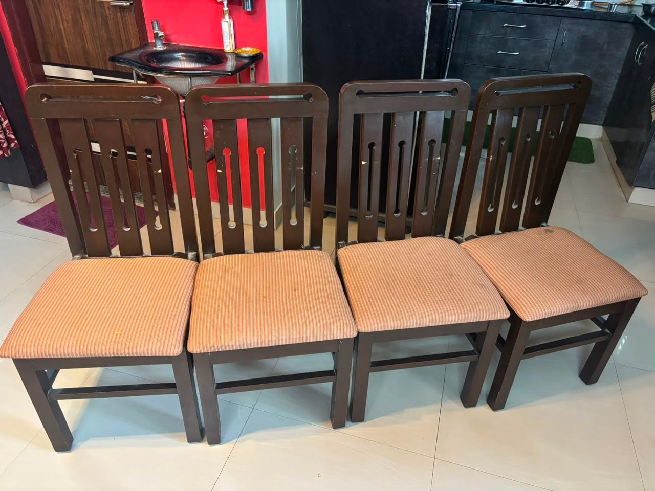 Hard wood - 4 chairs and one oval dining table - Image 7