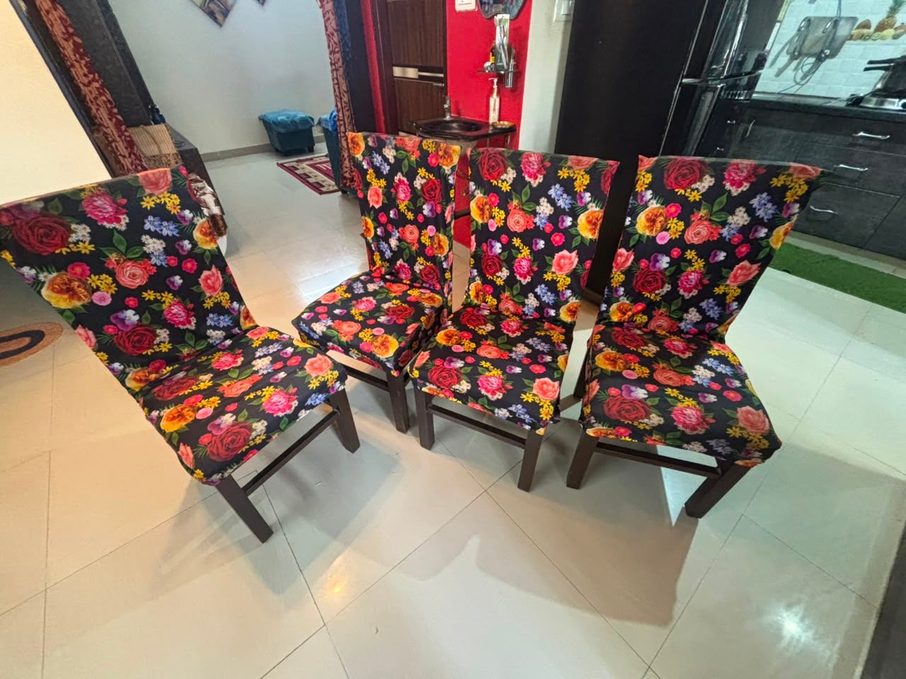 Hard wood - 4 chairs and one oval dining table - Image 6