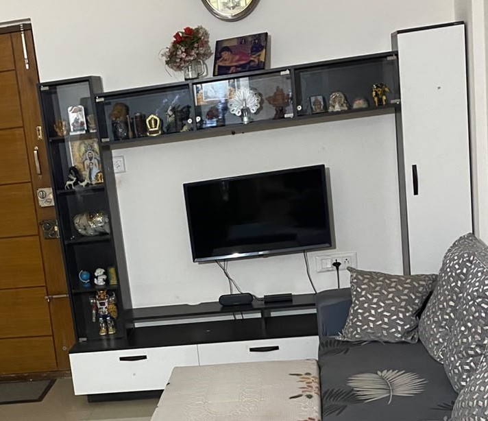 Wardrobe and TV unit - Image 1