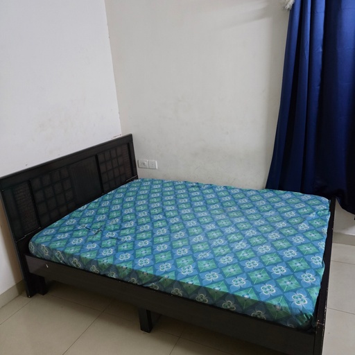 Queen size cot - Thumbnail