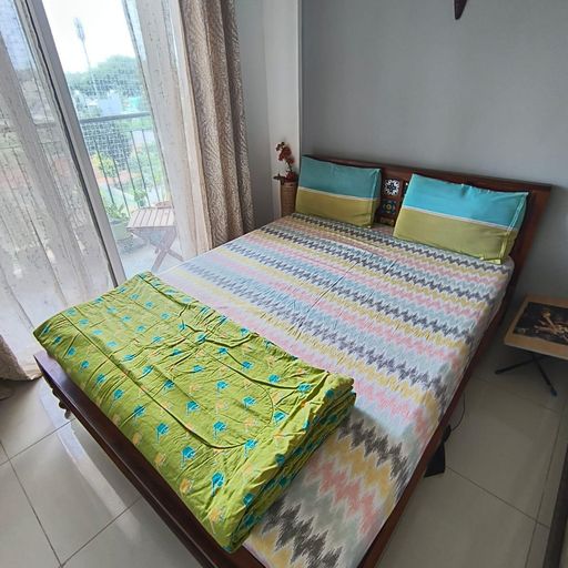 Pepperfry Siramika Solid Sheesham Queen Bed | Excellent Condition - Thumbnail
